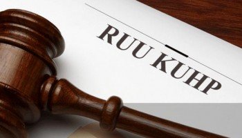 130745737_EPA_Newly-elected-leader-of-the-Fine-Gael-party-celebrates-his-victory-in-Dublin-xlarge_trans_NvBQzQNjv4BqjIwIjDXBmcU79gdGK1cNfnDr2WmCFhFv5Ae4PR_G_hI